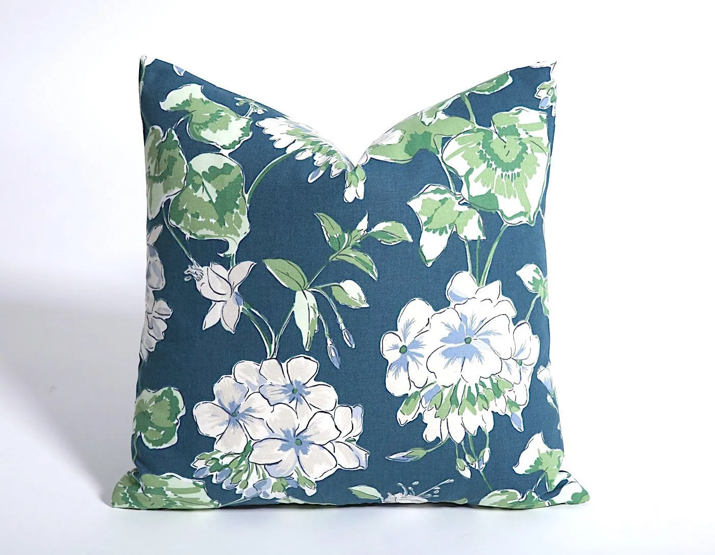 Blue Geranium Pillow Cover / Invisible Zipper Pillow cover / White Blue Grey Pillow Cover / Lumbar pillow / Floral Pillow Cover