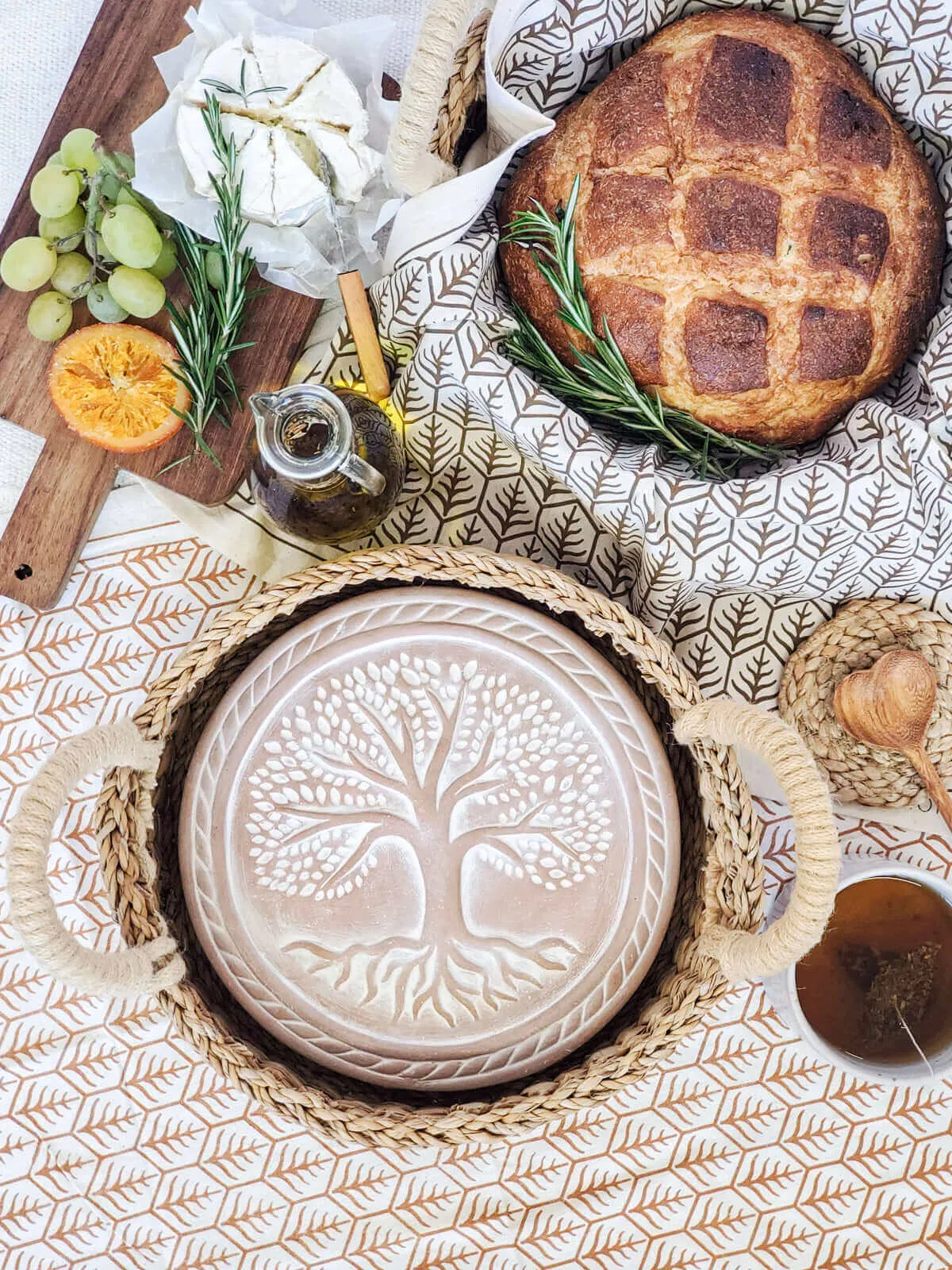 Bread Warmer & Basket - Tree of Life Round with Tea Towel