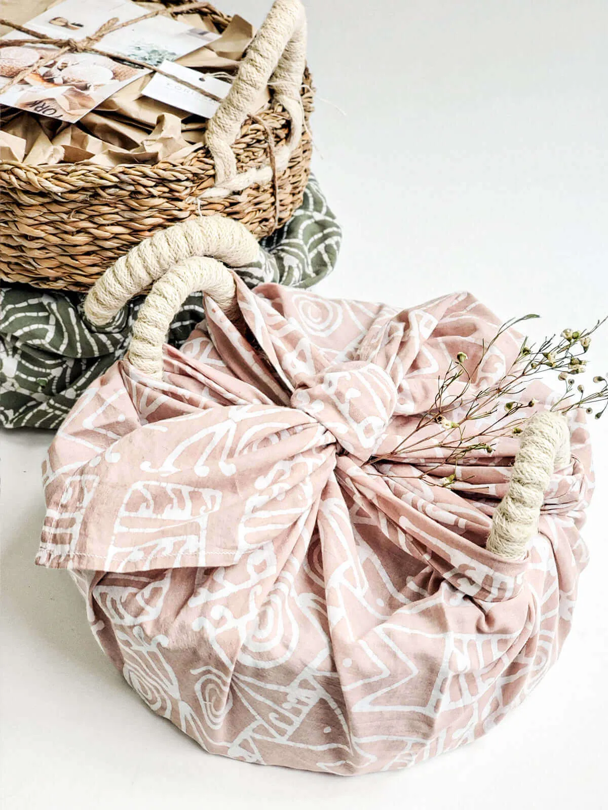 Bread Warmer & Basket with Tea Towel-Vintage Flower