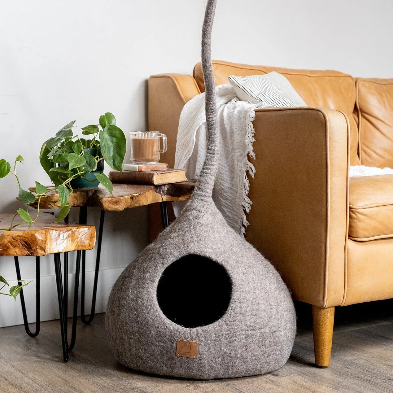 Deluxe Handcrafted Felt Cat Cave With Tail - Earth Brown