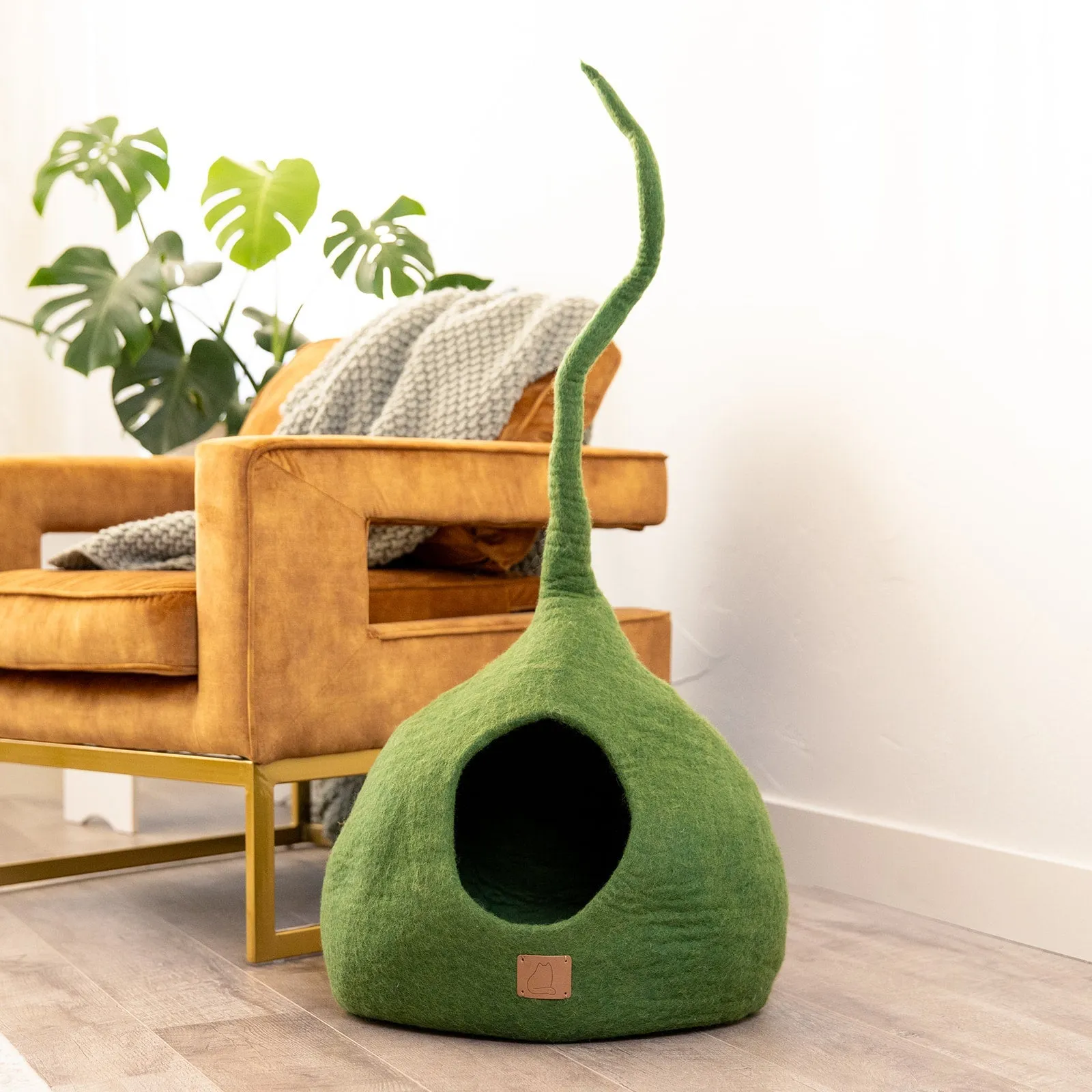 Deluxe Handcrafted Felt Cat Cave With Tail - Forest Green