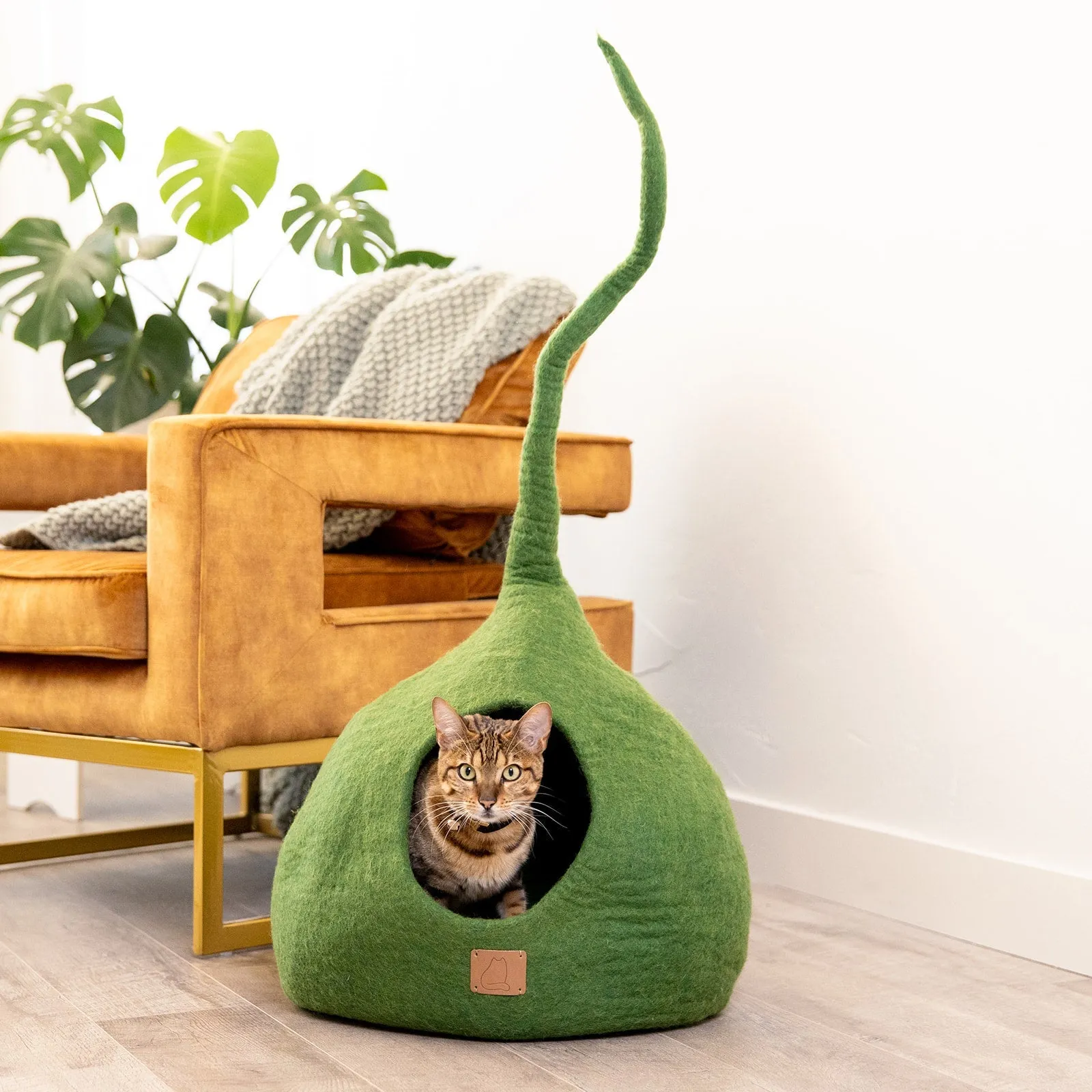 Deluxe Handcrafted Felt Cat Cave With Tail - Forest Green