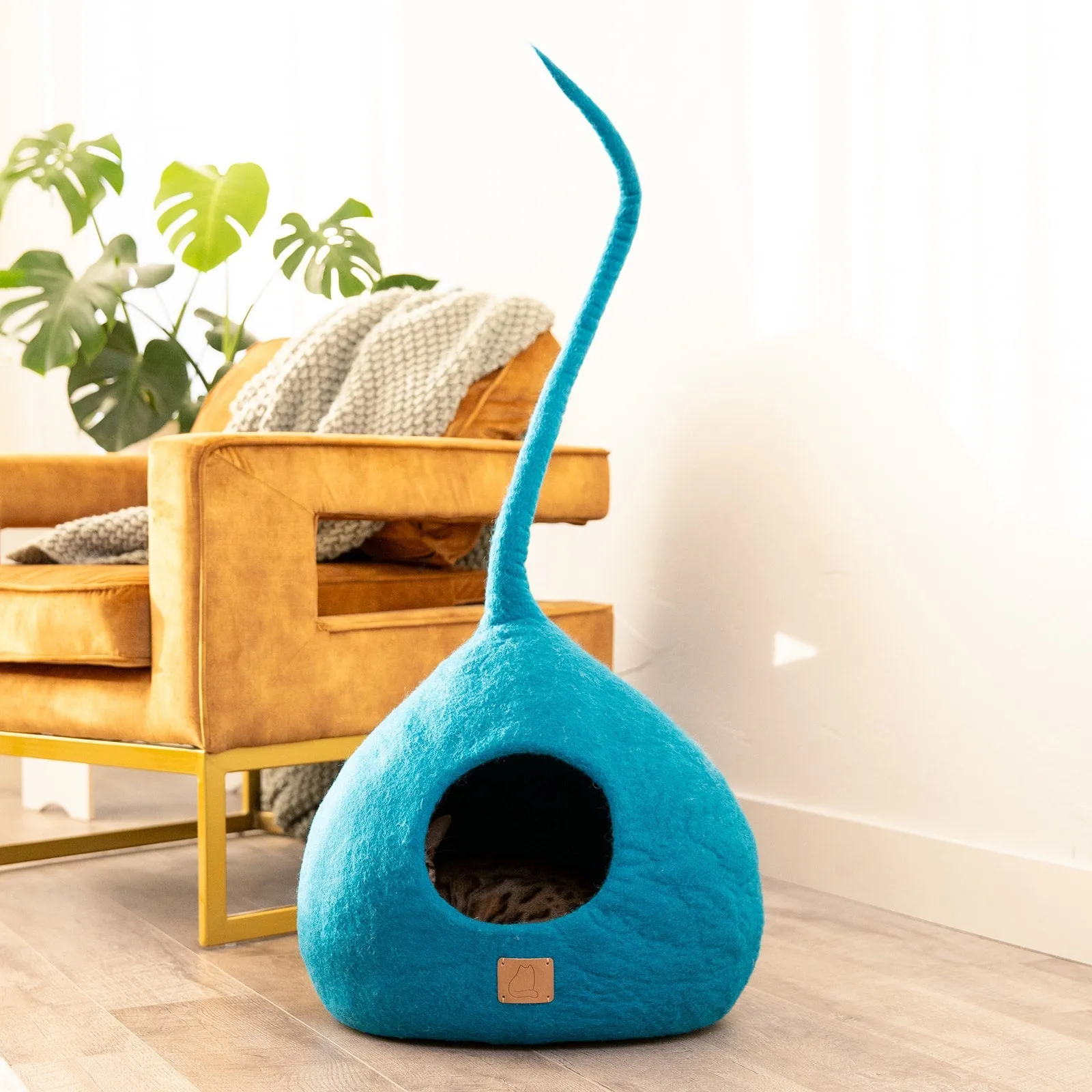 Deluxe Handcrafted Felt Cat Cave With Tail - Ocean Blue