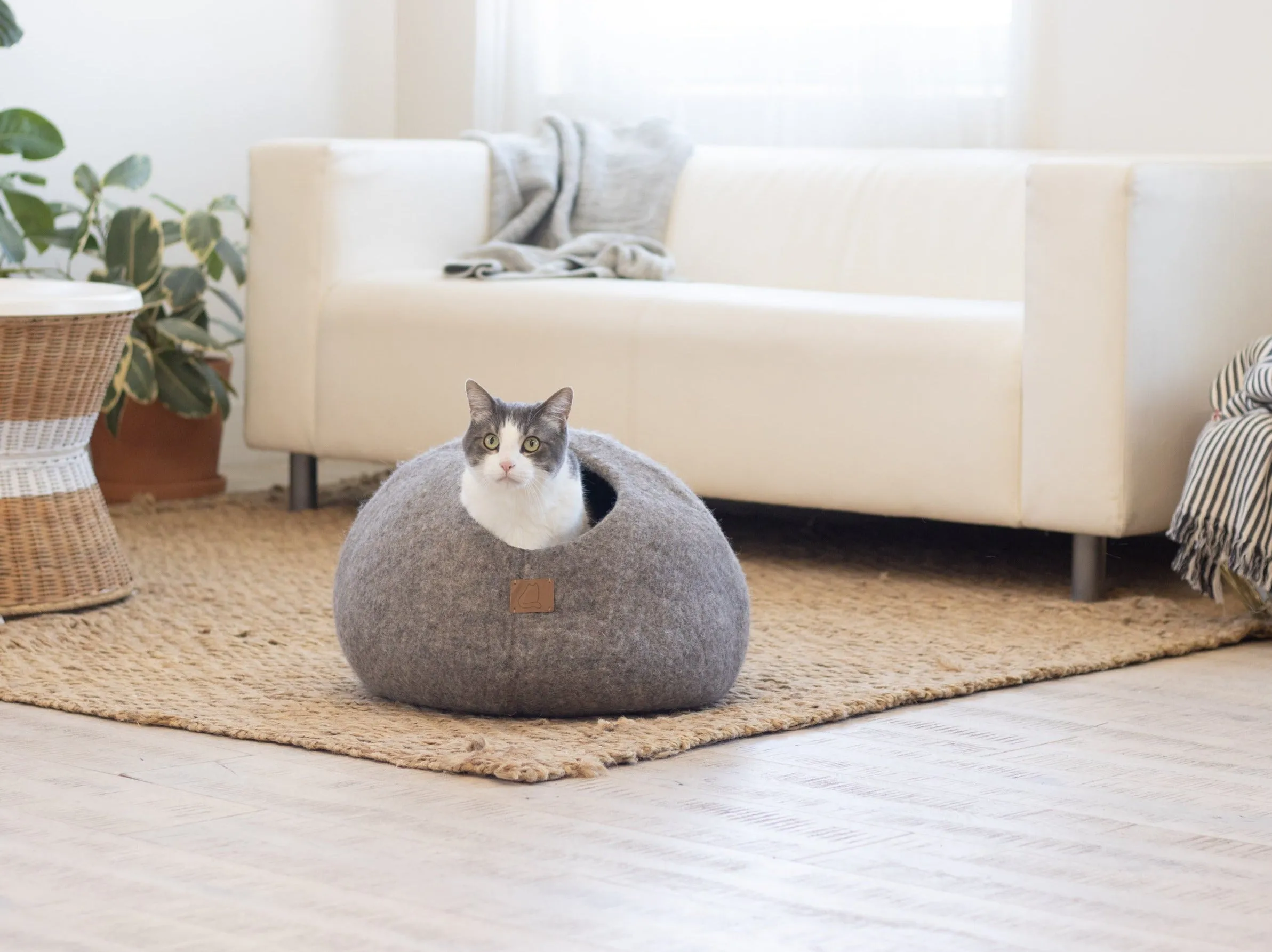 Premium Felted Wool Cat Cave Bed - Earth Brown