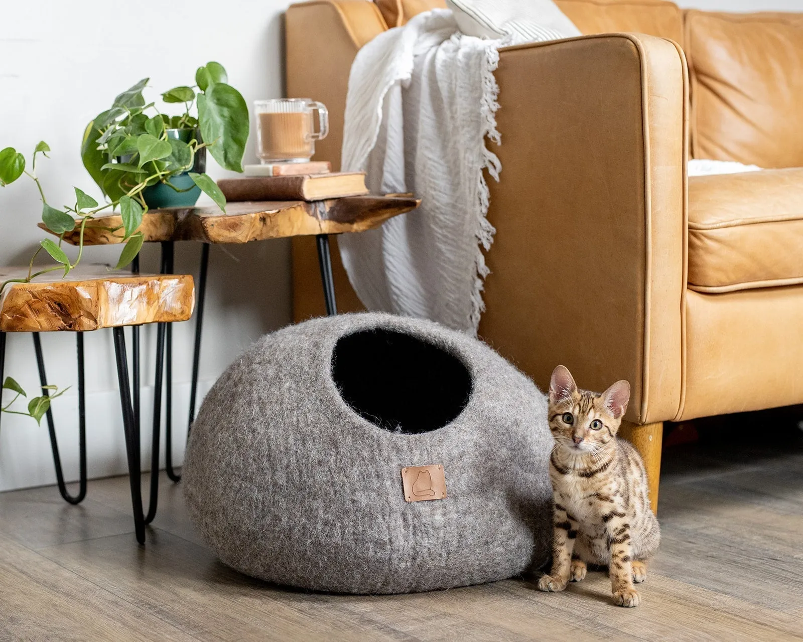 Premium Felted Wool Cat Cave Bed - Earth Brown