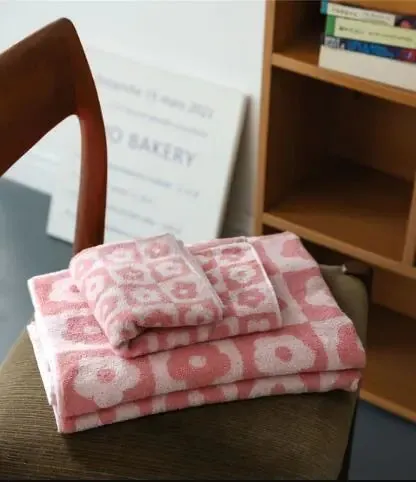 Retro Checkered Face and Bathroom Towels