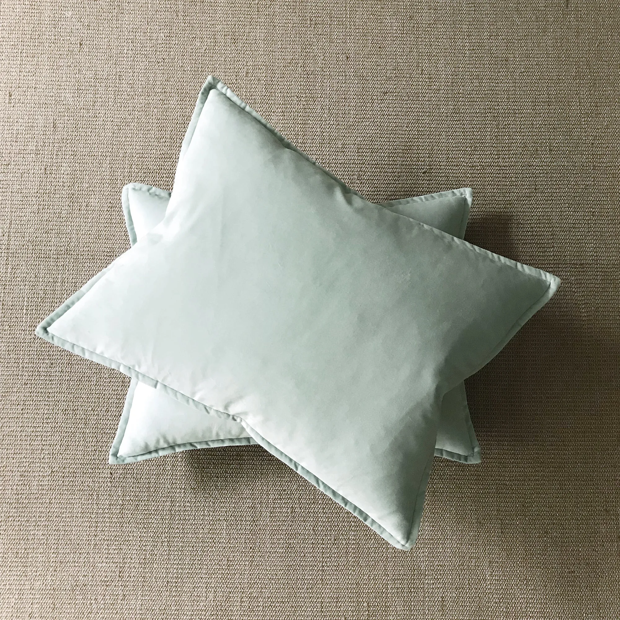 Velvet Standard Sham 20x27 in Mint