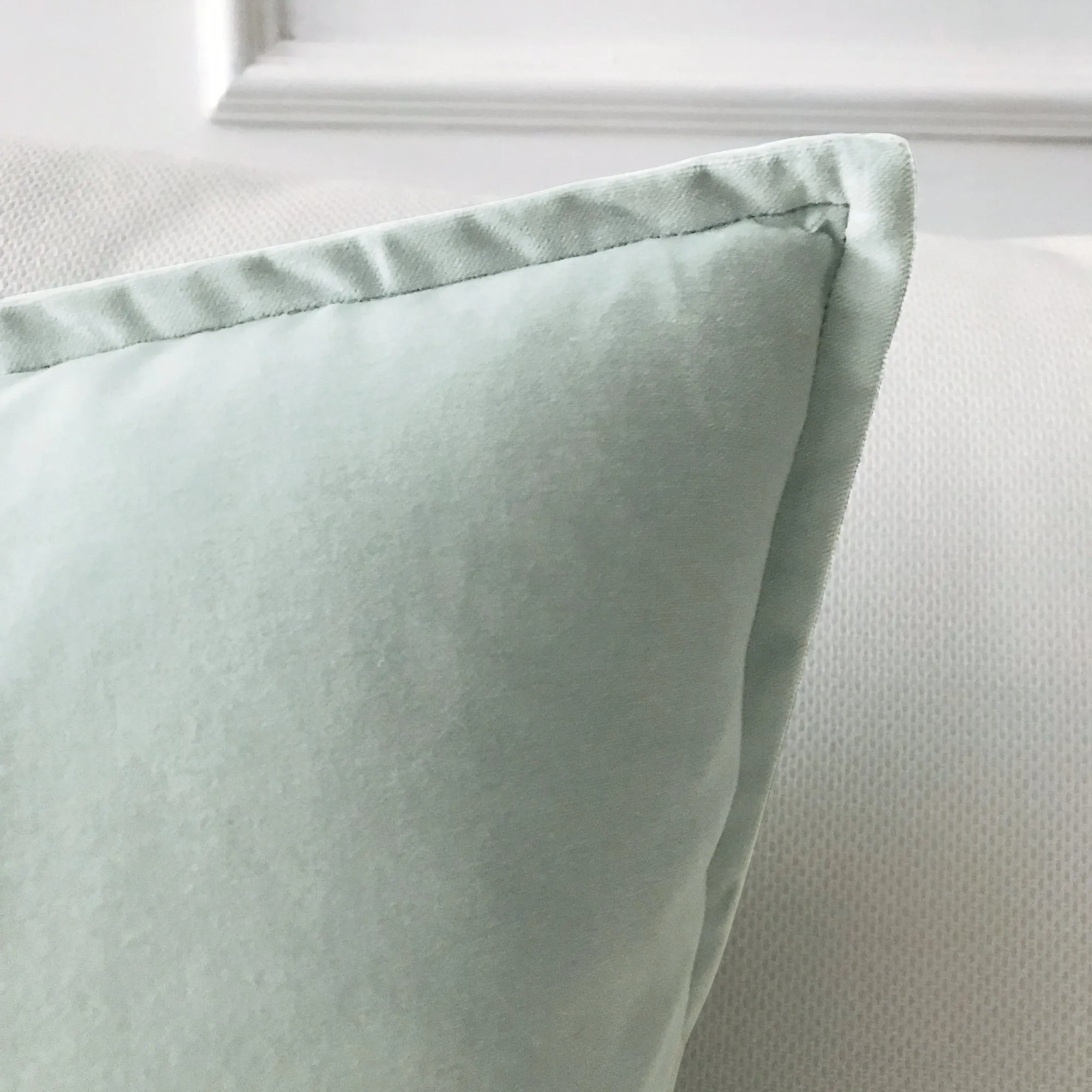 Velvet Standard Sham 20x27 in Mint